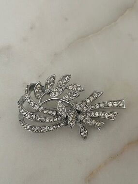 Weiss Sparking Vintage Floral Spray
